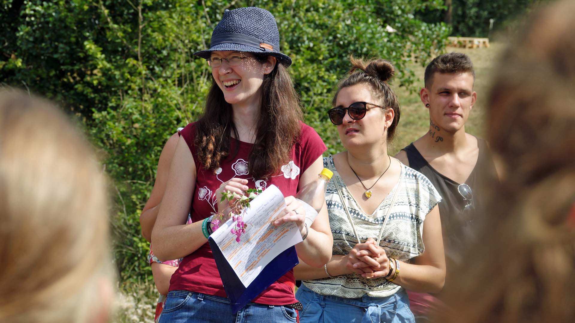 Lydia Bindrich gibt beim Freakstock einen Einblick in die heimatliche Wildkräuterkunde