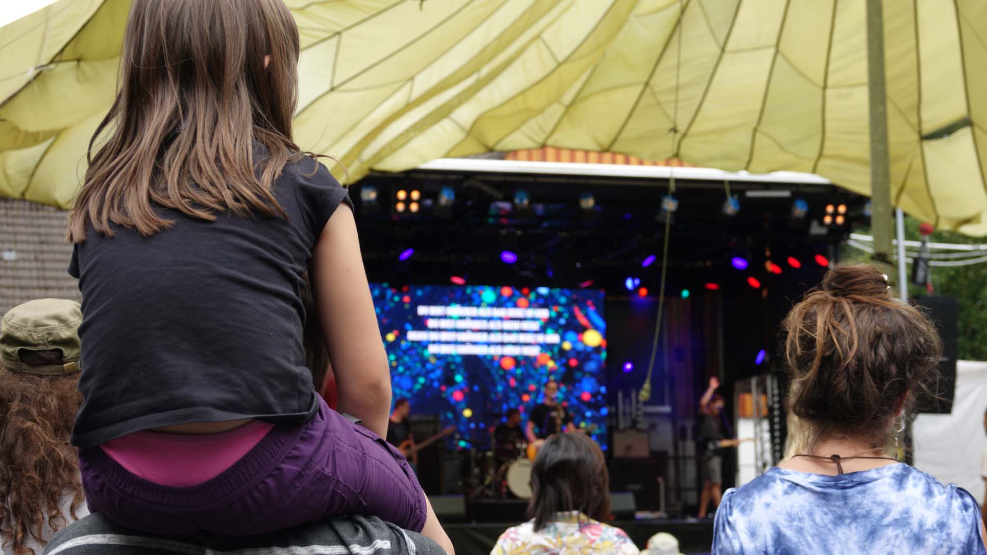 Ganz unterschiedliche Generationen feierten beim Freakstock. Für Kinderbetreuung war gesorgt: