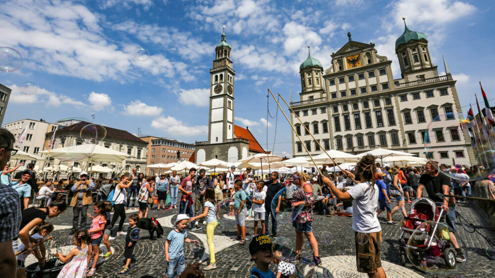 Gesellschaftliche Vielfalt aktiv gestalten, das ist das Anliegen des jährlichen Ausgburger Friedensfestes