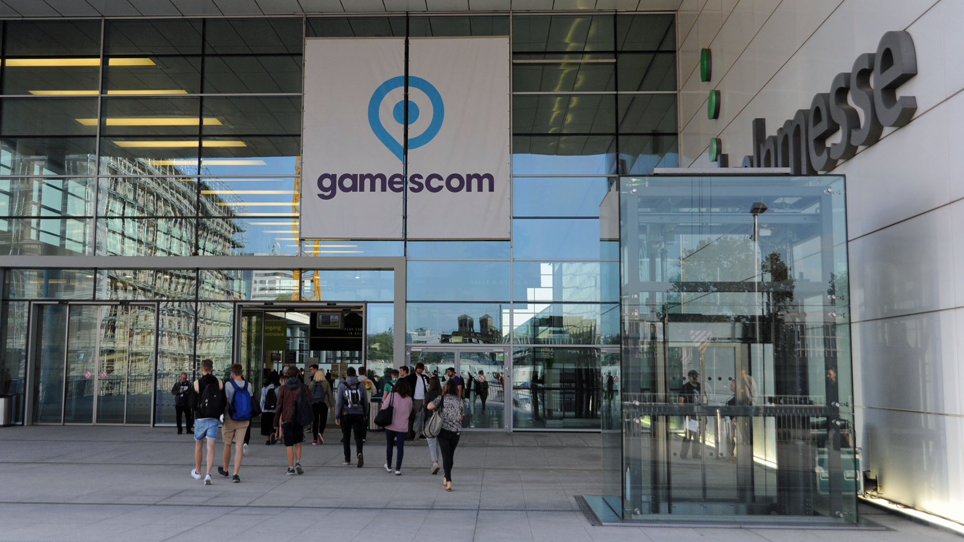 Die Gamescom findet einmal im Jahr in Köln statt. Sie bietet die Möglichkeit, die neuesten Computer- und Videospiele zu testen.