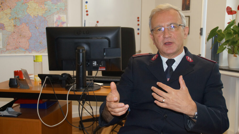 Verantwortet als Leiter die Arbeit der Heilsarmee in Deutschland, Polen und Litauen: Oberst Hervé Cachelin