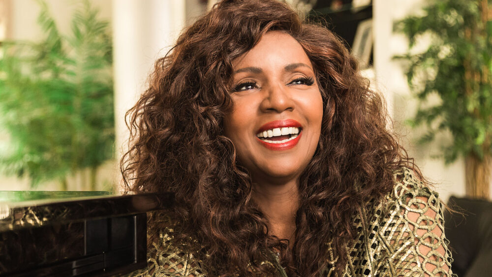 Gloria Gaynor erklärte in einem Interview von CBN, sie versuche, „nach Gottes Willen, Wort und Wegen zu leben. Der Glaube bedeutet mir alles“.