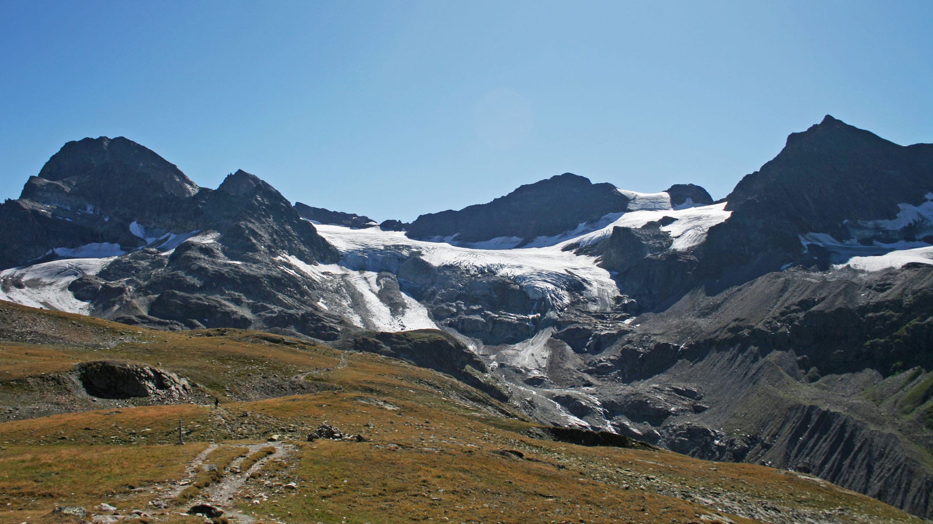 Der Ochsentaler Gletscher in den österreichischen Alpen ist im vorigen Jahr rund 17 Meter kürzer geworden. Damit setzt sich ein jahrelanger Trend fort. Forscher fürchten, dass es Mitte des Jahrhunderts keine Gletscher mehr in Österreich gibt.