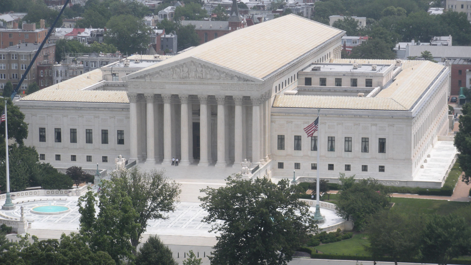 Das US Supreme Court in Washington hat 1973 beschieden, dass Abtreibungen grundsätzlich bis zur Lebensfähigkeit des Kindes zulässig sind. Die US-Bundesstaaten können jedoch eigene rechtliche Regelungen festlegen.