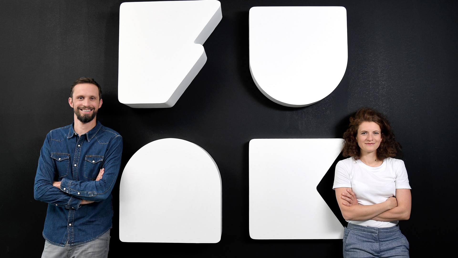 Florian Hager und Sophie Burkhardt sind für die Konzeption und den Aufbau des gemeinsamen Content-Netzwerkes „funk“ von ARD und ZDF mit dem Robert Geisendörfer Sonderpreis 2019 ausgezeichnet worden