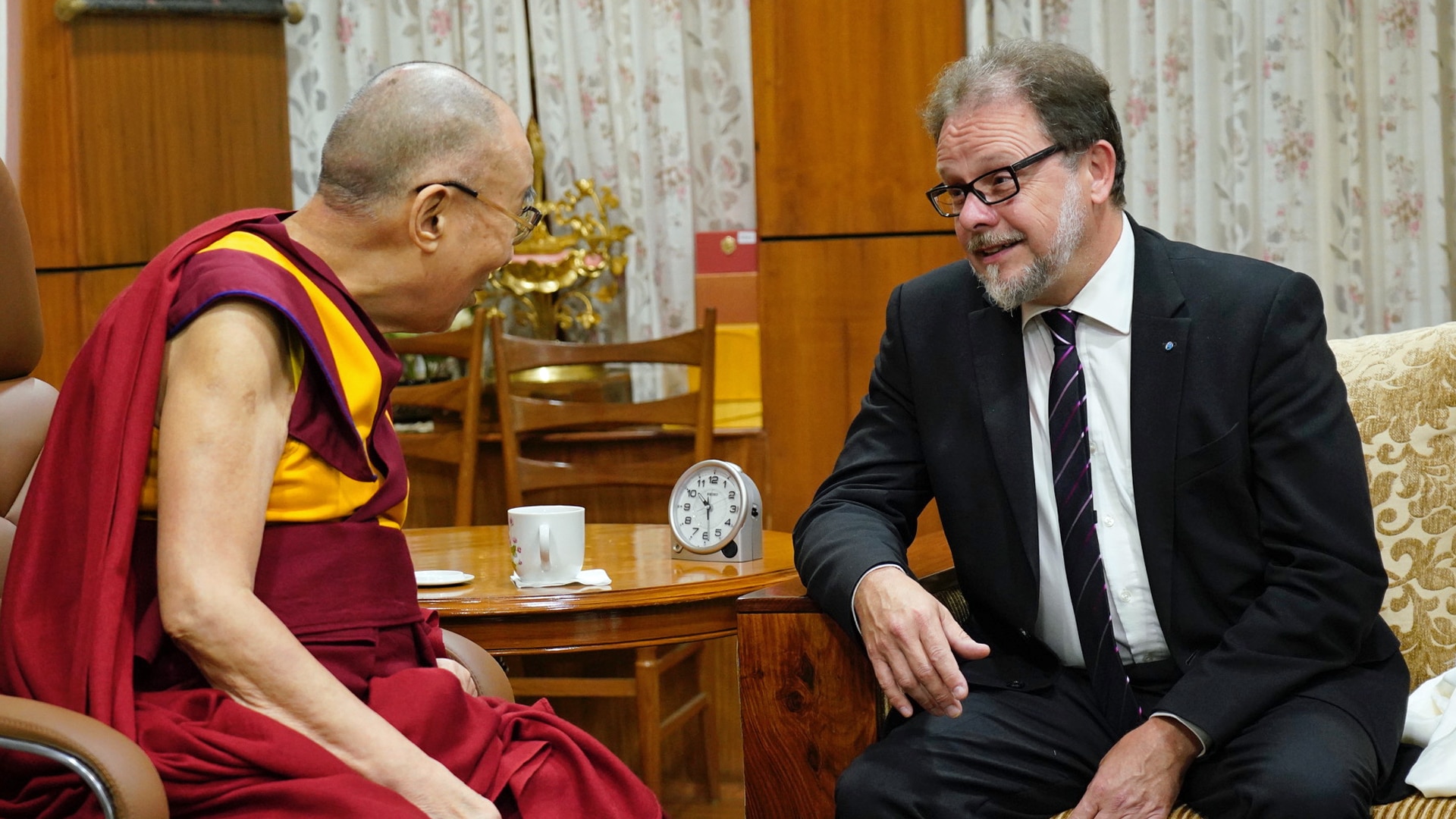 Der Bundestagsabgeordnete und Christ Frank Heinrich hat sich eine Stunde lang mit dem religiösen Oberhaupt der tibetischen Buddhisten, dem Dalai Lama, ausgetauscht – auch über den christlichen Glauben