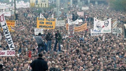 Demonstration auf dem Alexanderplatz in Ost-Berlin am 4. November 1989
