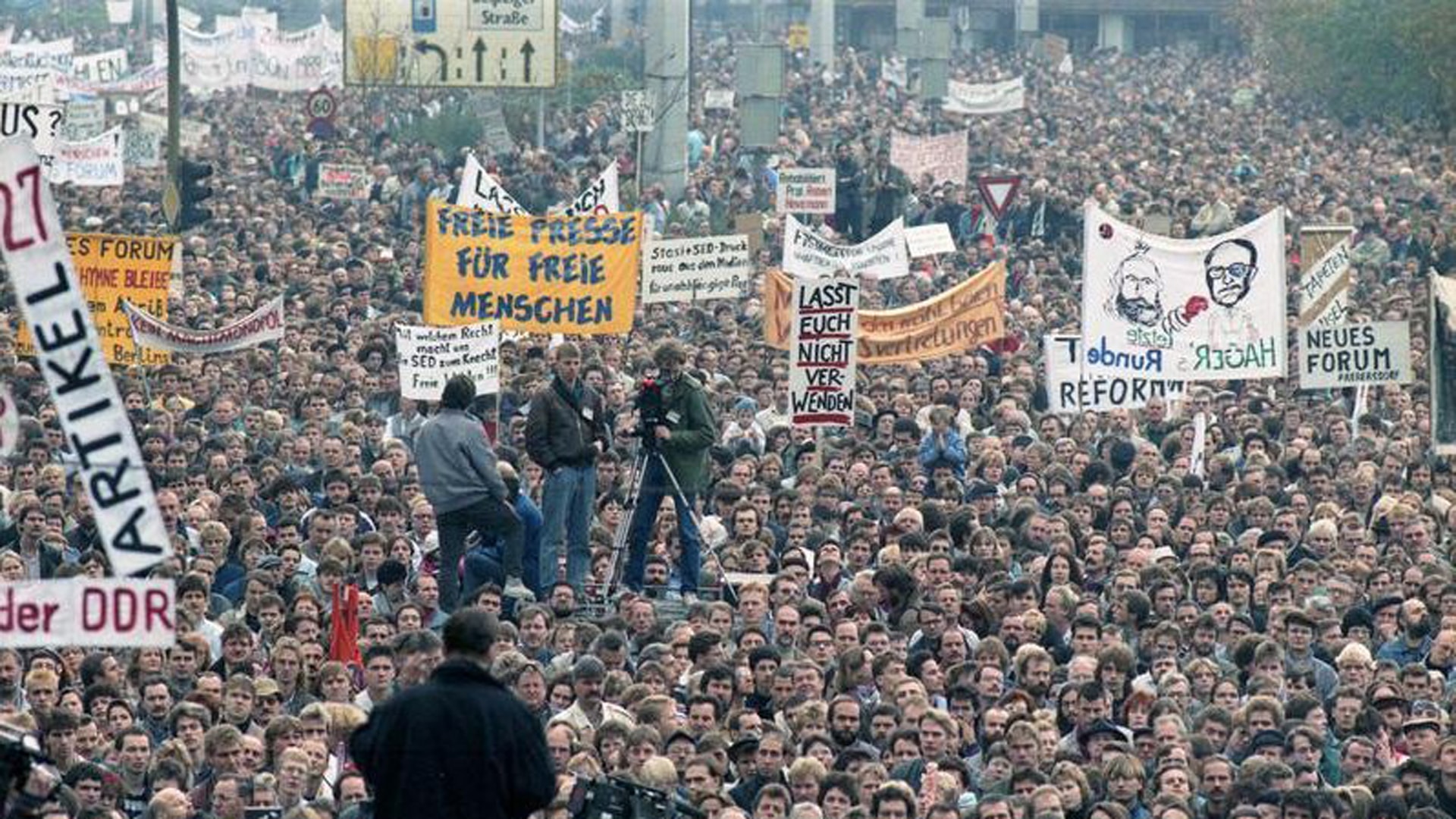 Demonstration auf dem Alexanderplatz in Ost-Berlin am 4. November 1989