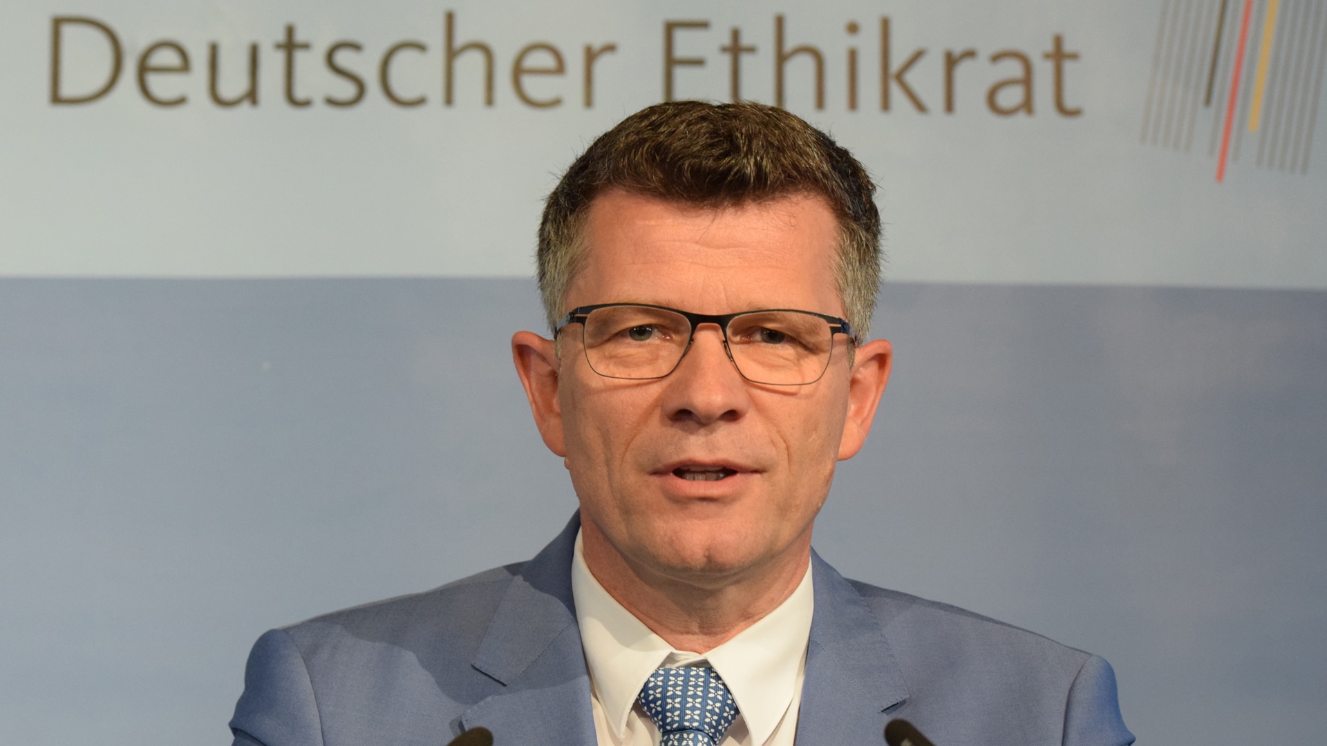 Peter Dabrock setzt sich für die Zustimmungslösung bei der Organspende ein – und positioniert sich so gegen Bundesgesundheitsminister Jens Spahn (CDU)
