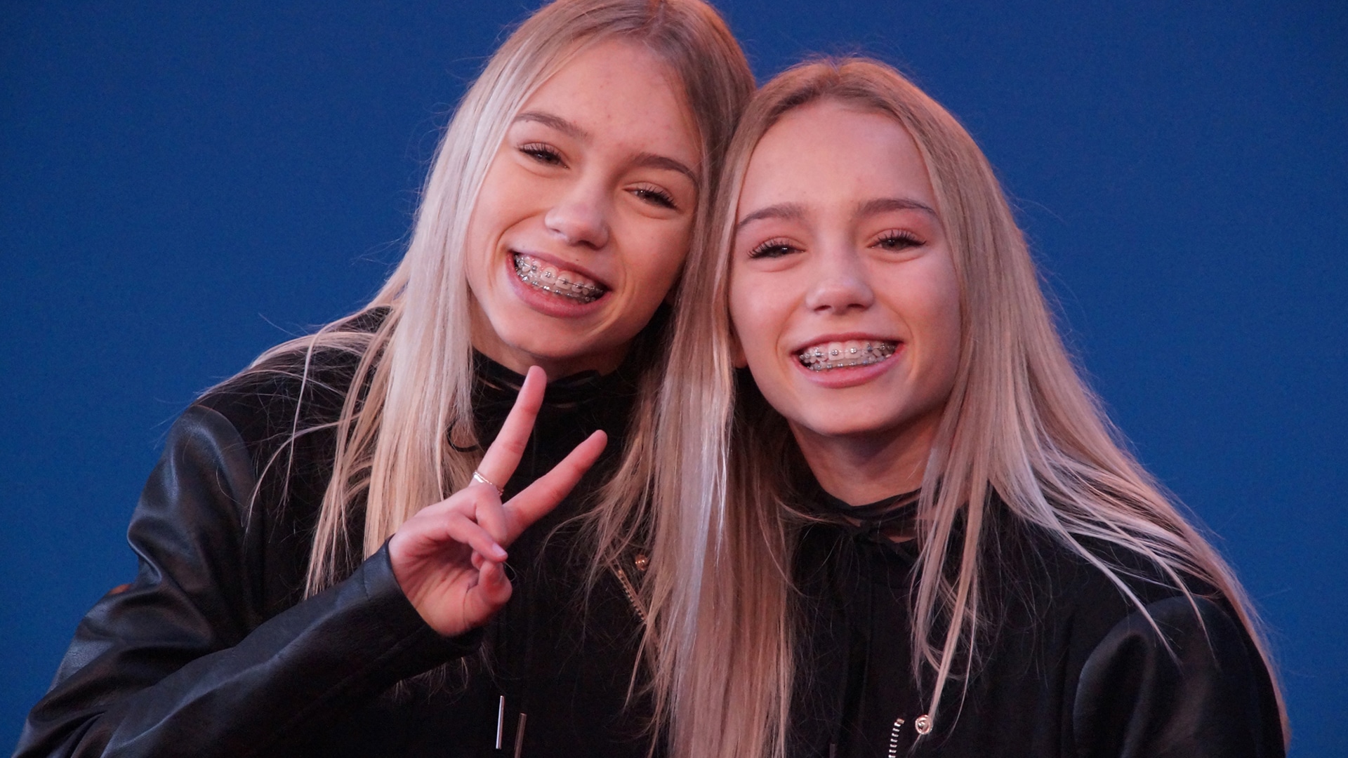 Die Zwillinge Lisa und Lena wurden durch TikTok bekannt. Mittlerweile haben sie das Netzwerk aber verlassen.