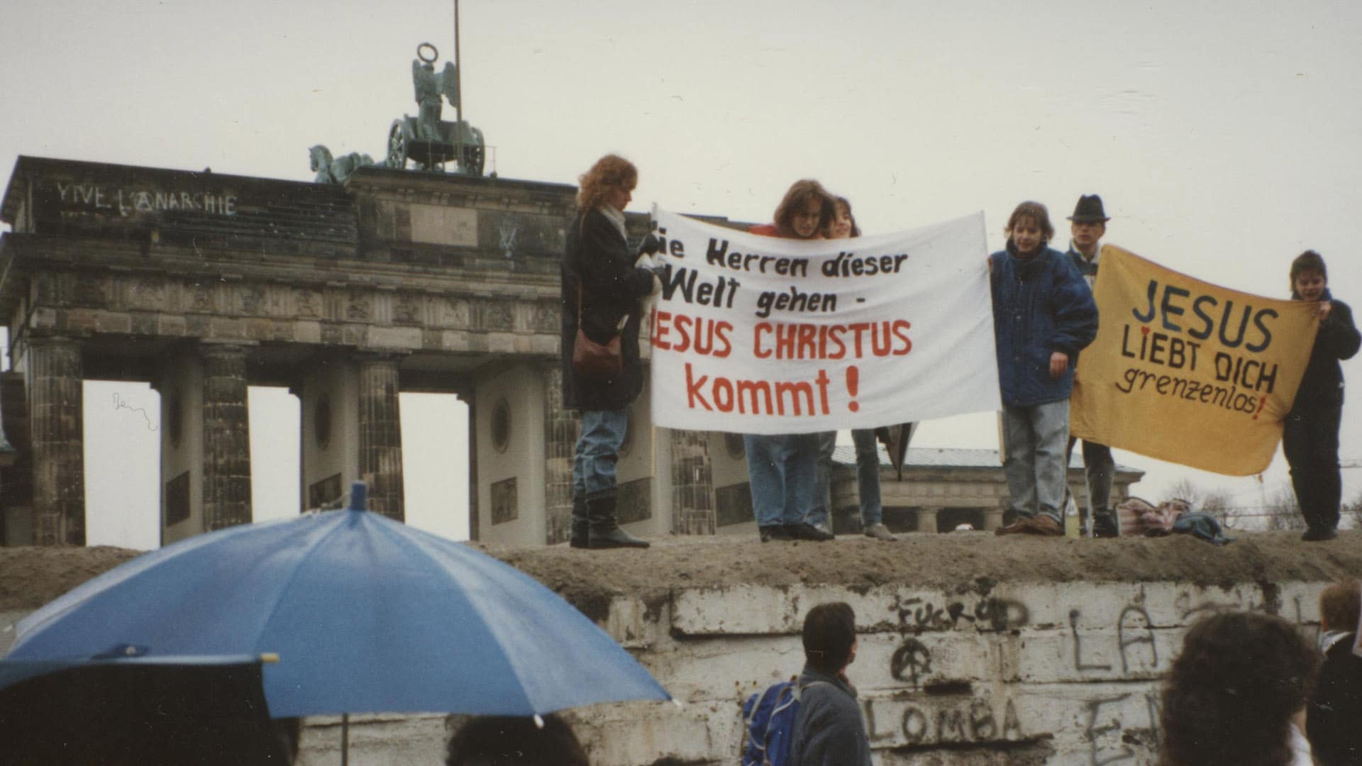 „Die Mächtigen kommen und gehen und auch jedes Denkmal einst fällt. Bleiben wird nur, wer auf Gottes Wort steht, dem sichersten Standpunkt der Welt“, so dichteten es Theo Lehmann und Jörg Swoboda Anfang der Achtzigerjahre