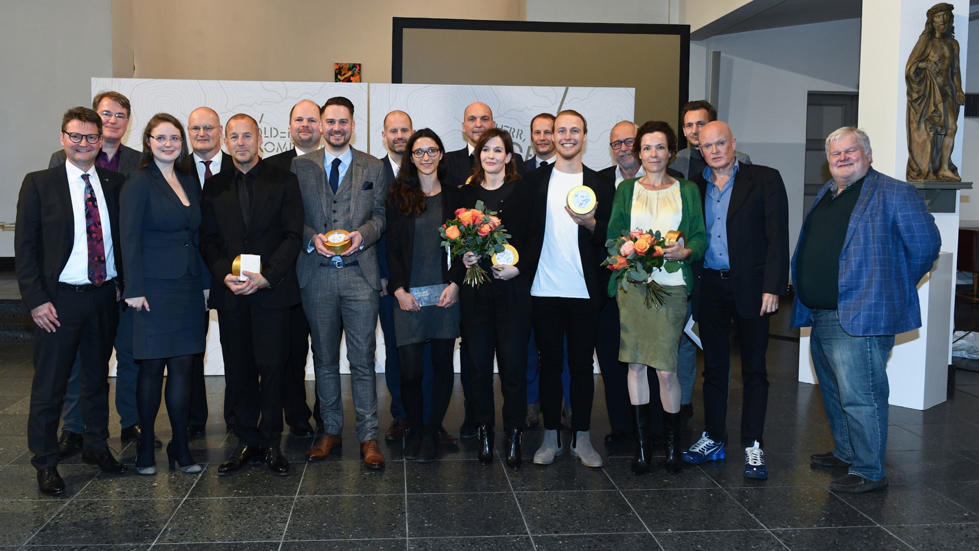 Die Preisträger und Laudatoren des „Goldenen Kompass“ 2019 mit Christoph Irion (links) und Michael Voss (2. von links), Geschäftsführer und Vorstandsvorsitzender der Christlichen Medieninitiative pro e.V.