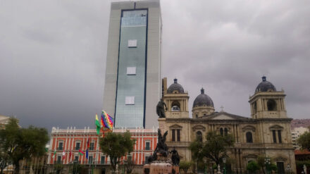 Im Casa Grande del Pueblo (Großes Haus des Volkes) sitzt der bolivianische Präsident, der Vizepräsident und weitere Ministerien