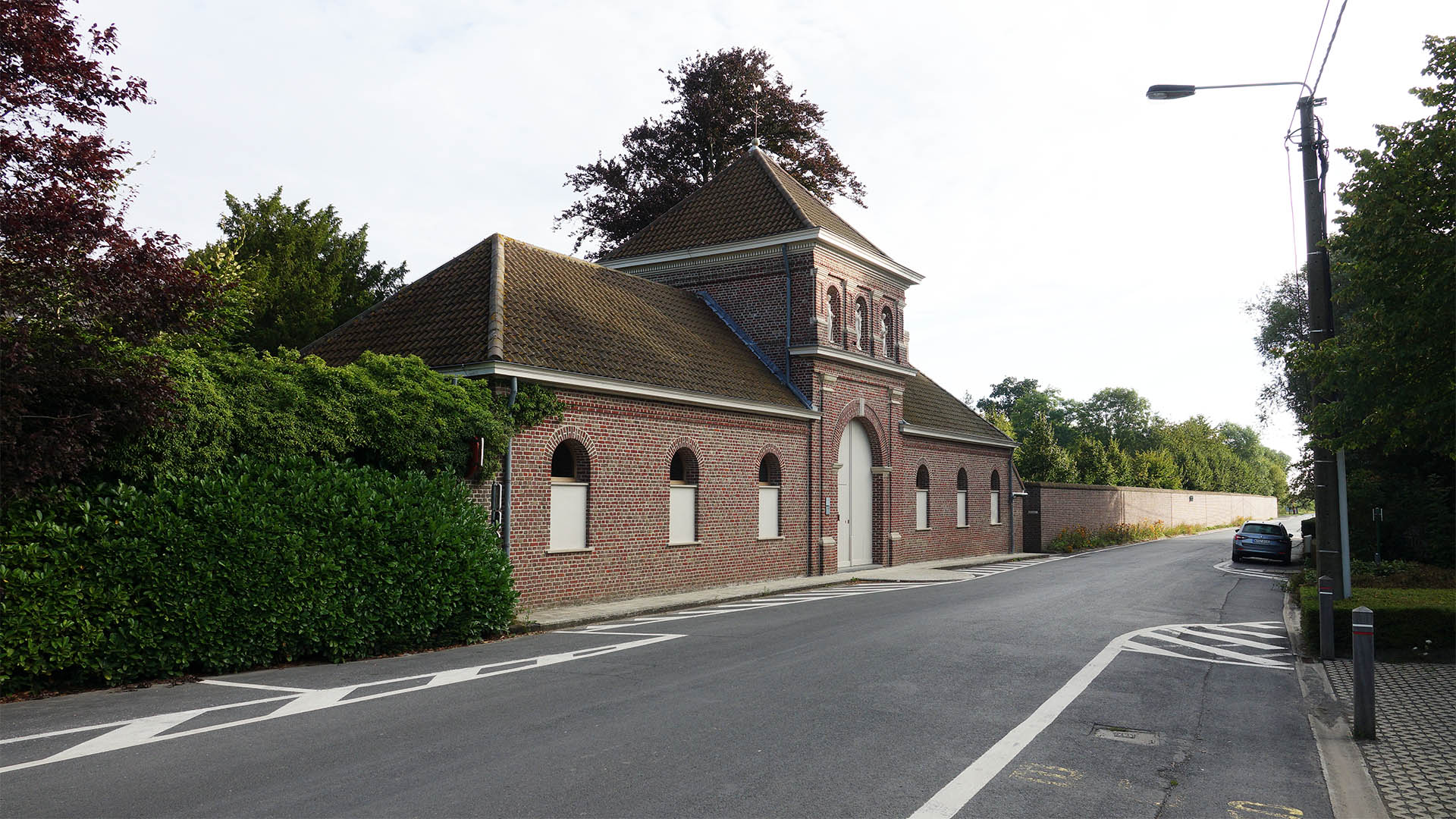 Von außen unscheinbar: das Kloster Sint Situx liegt im Norden Belgiens
