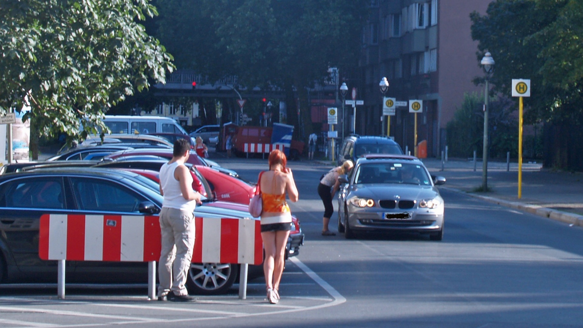 Am Berliner Straßenstrich Kurfürstenstraße bieten sich Frauen Tag für Tag a...
