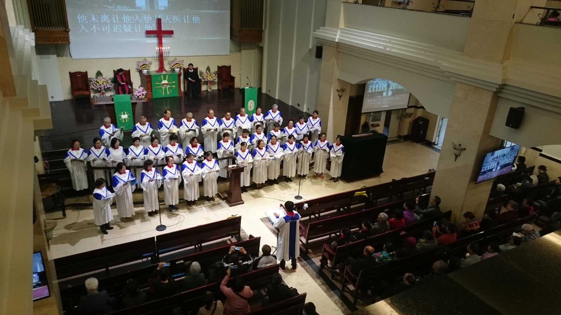 Chöre gehören zu jedem Gottesdienst dazu