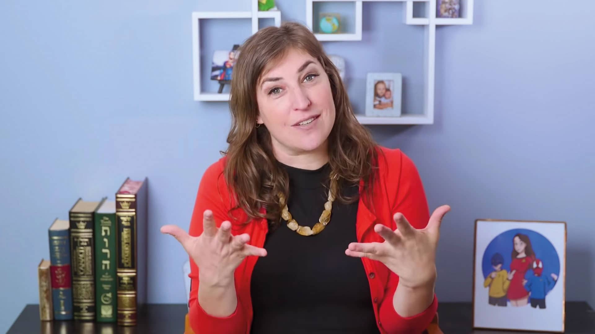 Mayim Bialik (in „The Big Bang Theory“ Amy Farrah Fowler) erklärt auf YouTube, warum sie gläubige Jüdin ist