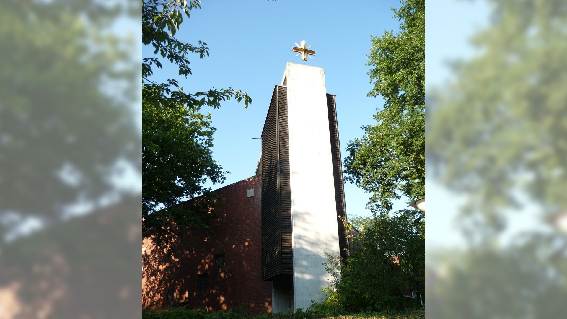 Die St. Matthäus-Kirche in Bremen-Huchting bietet sonntags zwei Gottesdienste an