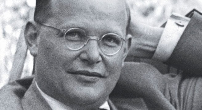 Am 19. Dezember 1944 schrieb der Theologe Dietrich Bonhoeffer aus einem Gestapo-Gefängnis in einem Brief an seine Verlobte Maria von Wedemeyer das weltberühmte Gedicht „Von guten Mächten“.