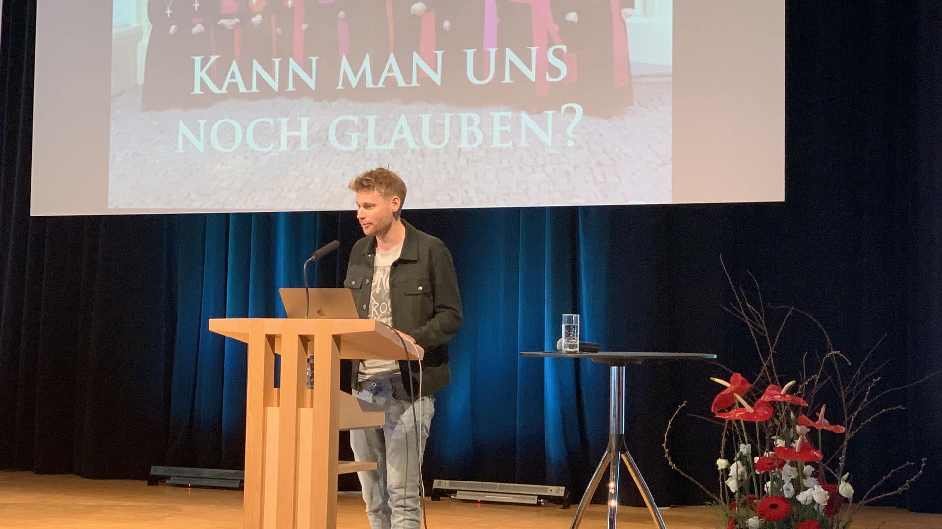 Erik Flügge hat sich bereits in seinen Büchern provokant zur kirchlichen Kommunikation geäußert