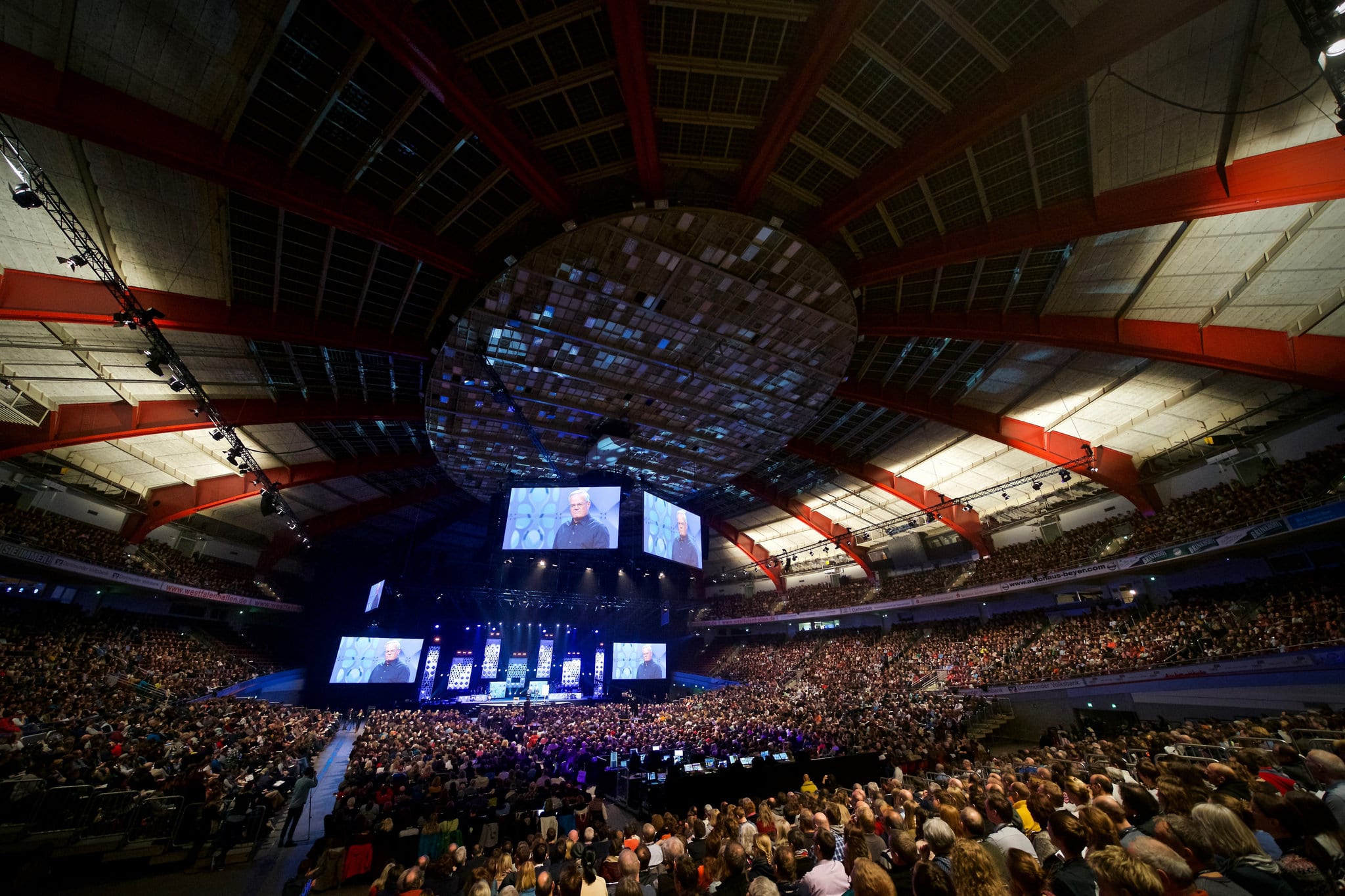 Nun wurden auch gegen den Mitbegründer der amerikanischen Willow Creek Community Church und Mentor des Pastors Bill Hybels, Gilbert Bilezikian, Vorwürfe des sexuellen Missbrauchs laut.