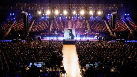 Mehr als 1.000 Personen singen bei „Martin Luther King“ mit