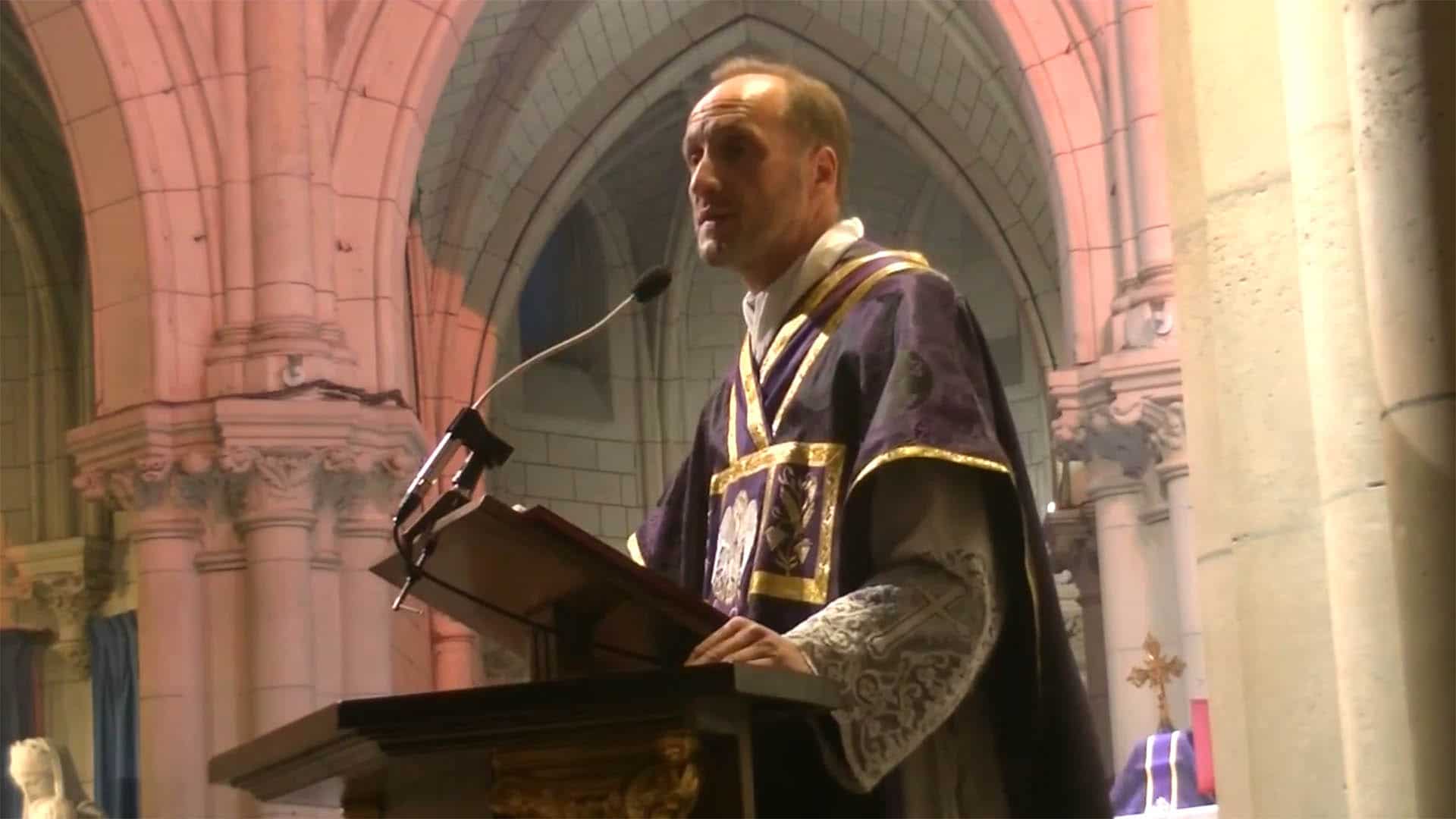 Die Kirche Paroisse Saint André de L'europe in Paris hatten am Sonntag drei bewaffnete Polizisten betreten, welche die Messe auflösen wollten. Die katholische Kirche in Frankreich protestiert.