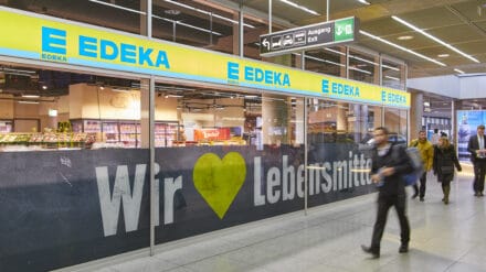 Erklärt das Pfingstfest: Lebensmittelhändler Edeka