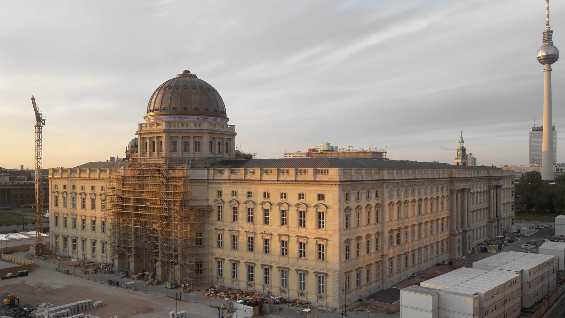 Das neugebaute Berliner Schloss, das das Humboldt Forum beherbergen wird – hier noch ohne Kreuz