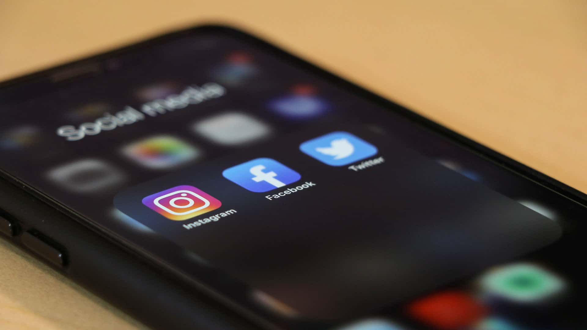 Anbieter sozialer Netzwerke müssen nun strafbare Inhalte dem Bundeskriminalamt melden
