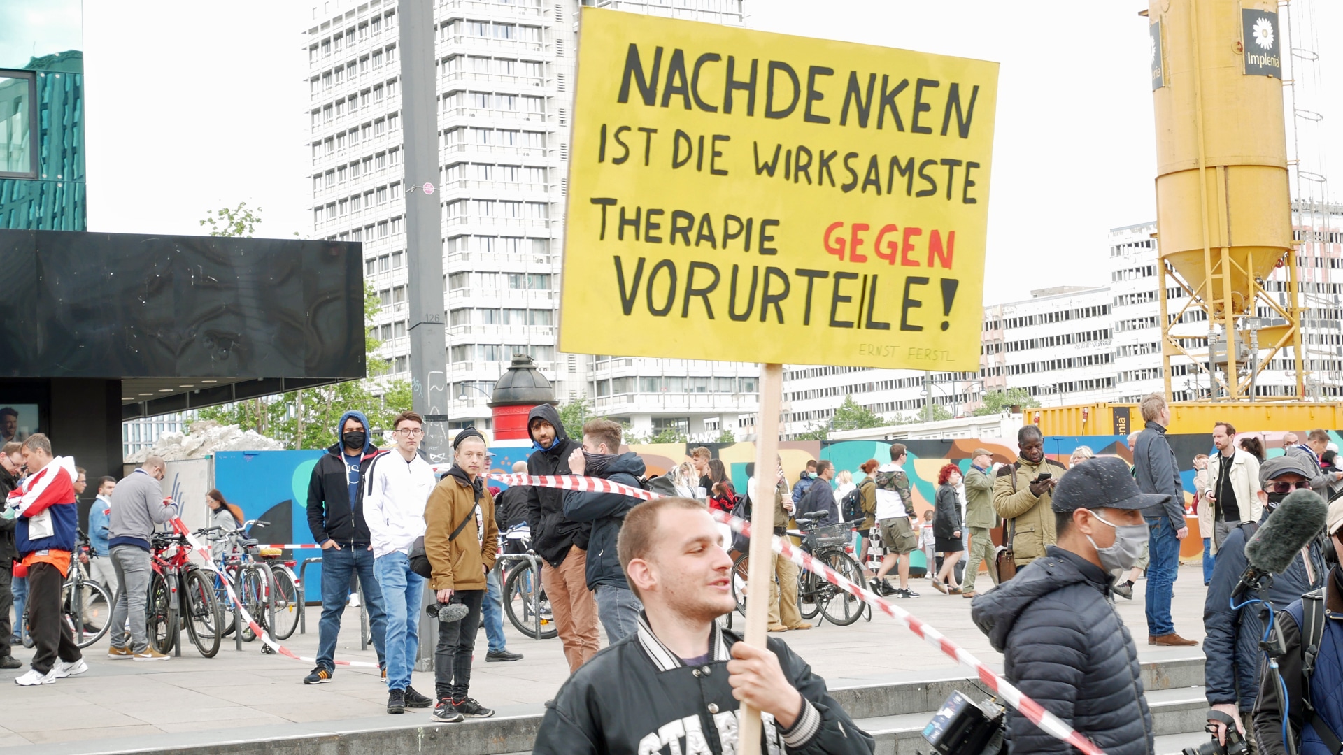 „Corona-Demos“ sind in Berlin eine Zeit lang eine typische Szene an Samstagnachmittagen