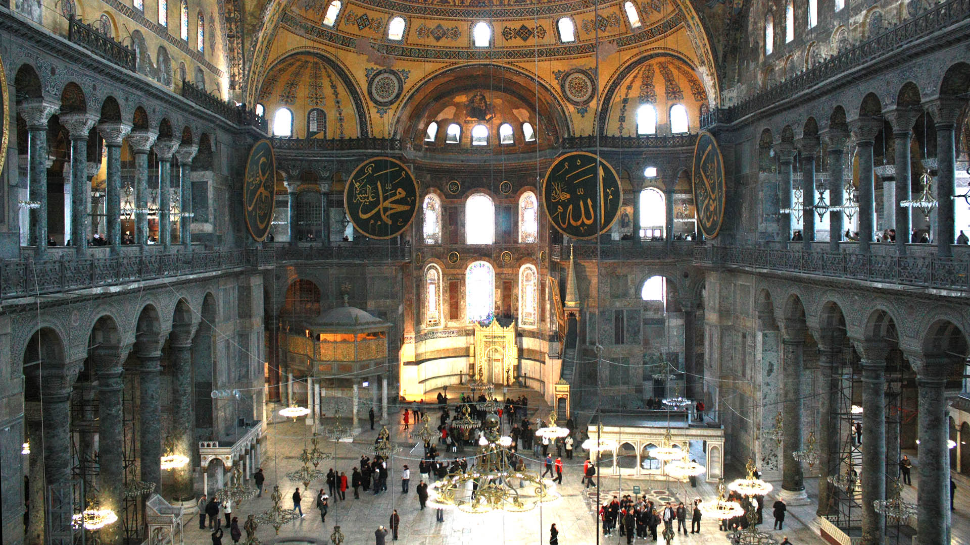 Die Hagia Sophia in Istanbul war für fast tausend Jahre eine Kirche, dann eine Moschee. Heute ist das Gebäude ein Museum, soll nun nach dem Wunsch einiger Türken wieder Moschee werden.