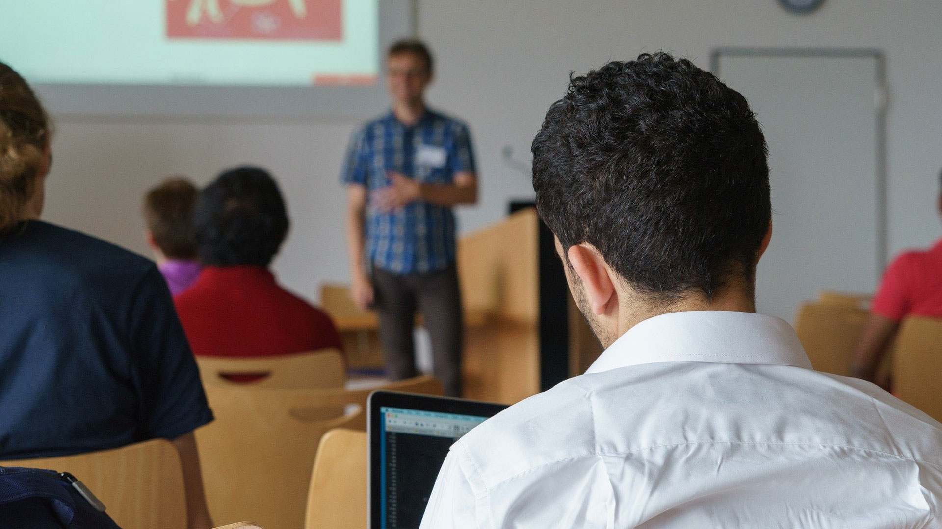 Ein berufsbegleitendes Theologiestudium in sechs Semestern ist an den Universitäten Frankfurt und Mainz bald möglich