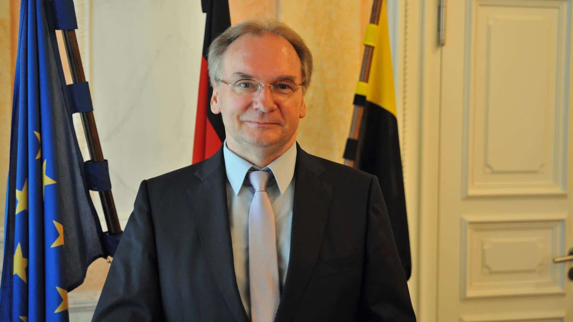 In Reiner Haseloffs Familie wurde Ökumene von Kindesbeinen an gelebt – seine Eltern gehörten verschiedenen konfessionen an, sagte er der Zeitung Glaube und Heimat. pro traf Haseloff 2013 zum Interview, die Aufnahme ist da entstanden.