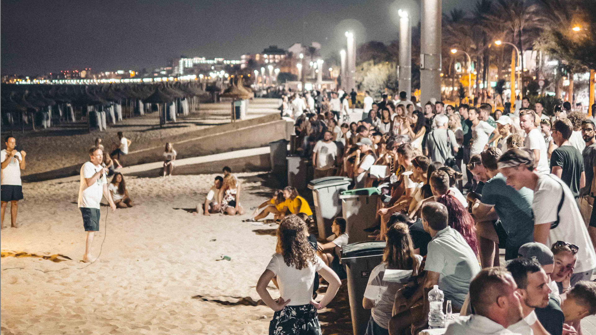 Auch am Strand von Mallorca versuchen die Gospeltribe-Mitarbeiter Menschen mit der christlichen Botschaft zu erreichen (Archivbild)