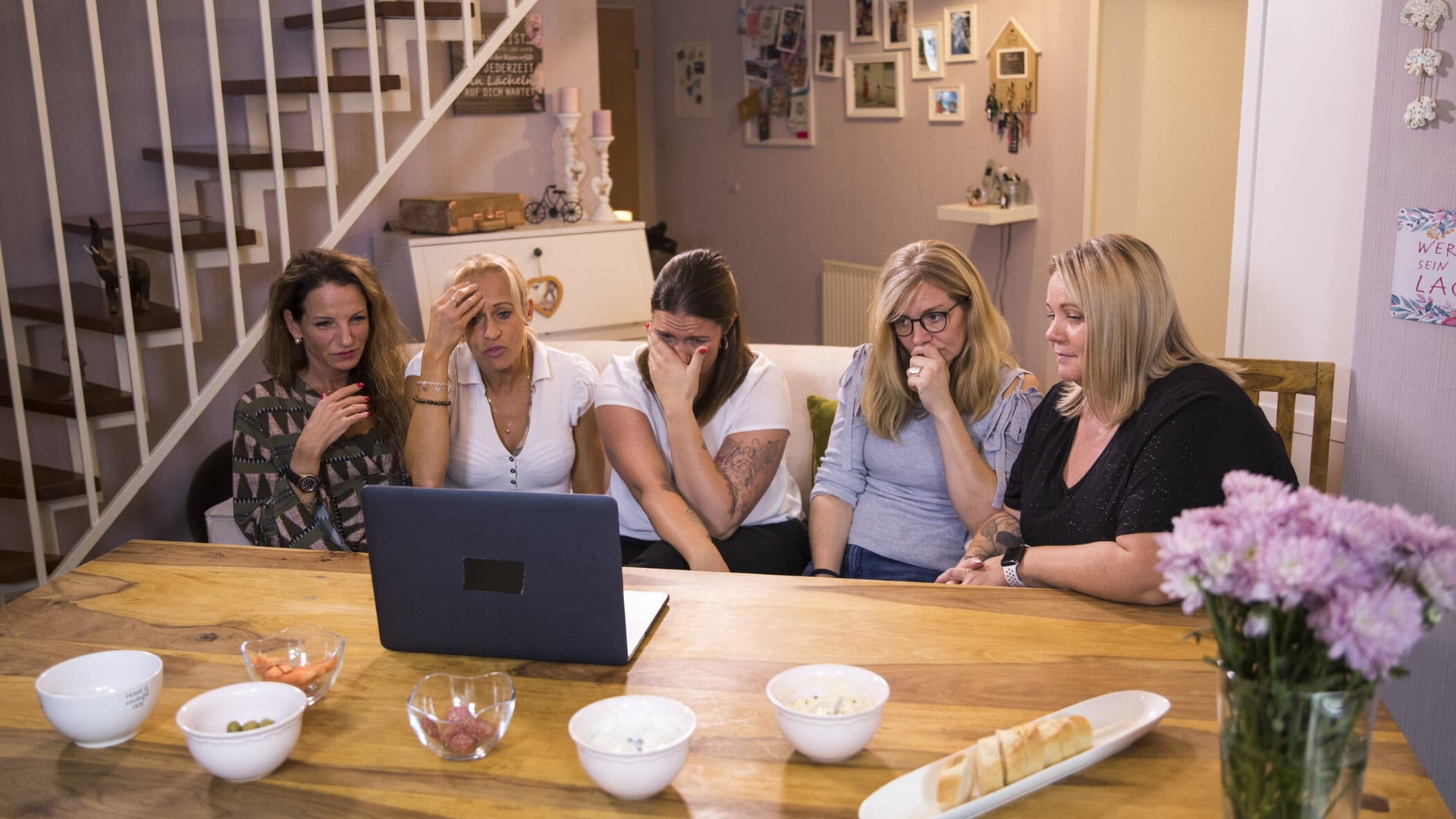 Die fünf Frauen sind entsetzt, wie einfach Pornos im Netz zu finden sind – und wie grausam das ist, was sie zeigen