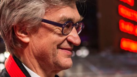 Wird am Freitag 75: der Filmregisseur Wim Wenders, der katholisch erzogen wurde, aus der Kirche austrat und sich nun als ökumenischen Christen sieht