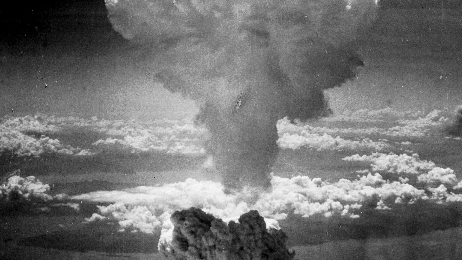 Ein Inferno haben die Atombombenabwürfe in Japan im August 1945 hinterlassen. Das Bild zeigt den Abwurf über der japanischen Stadt Nagasaki.