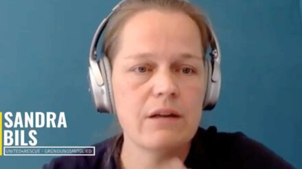 Sandra Bils, Gründungsmitglied von United4Rescue, bei der Online-Pressekonferenz