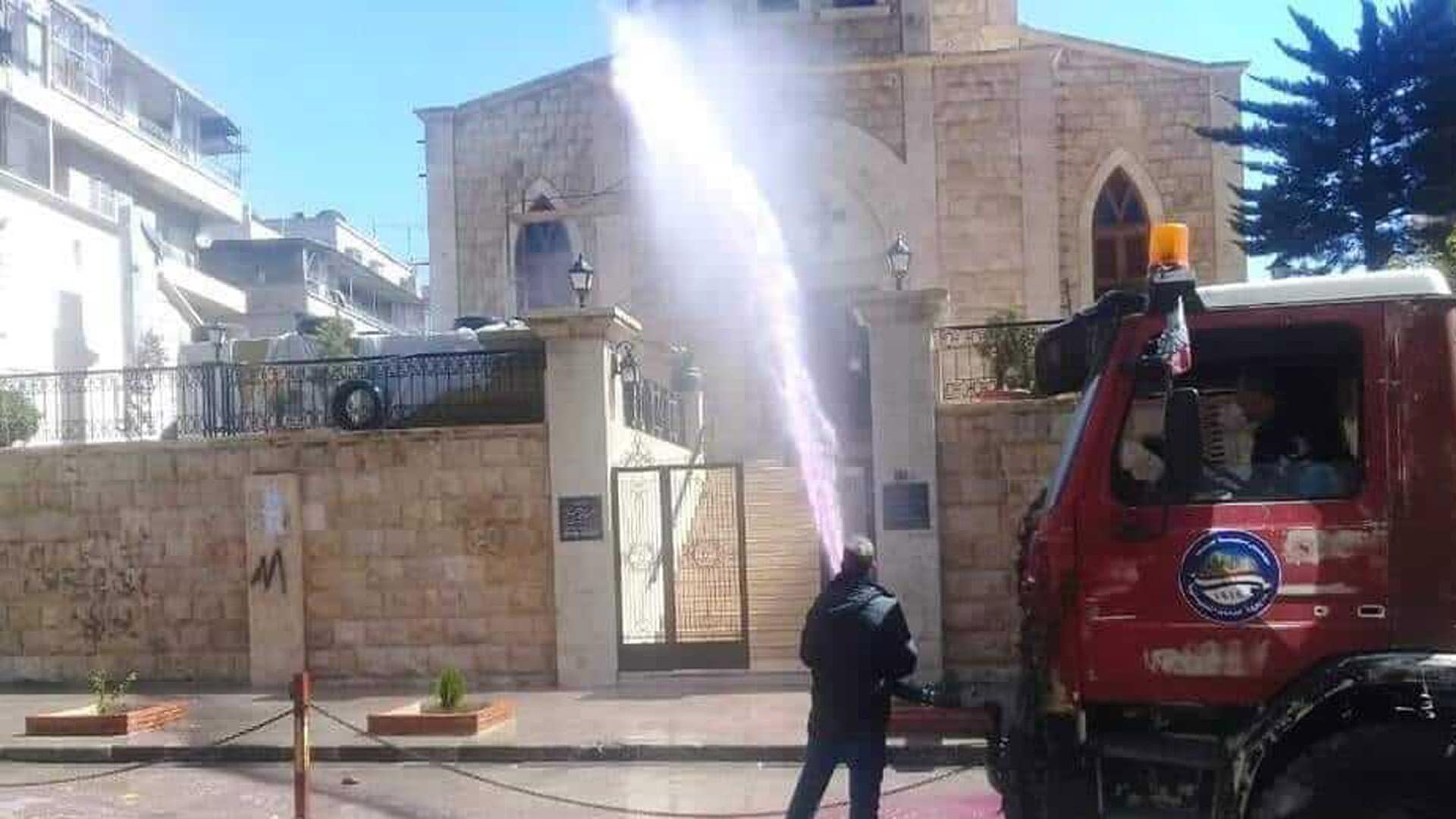 Die armenisch-evangelische Kirche in Aleppo bekommt eine Desinfektions-Dusche