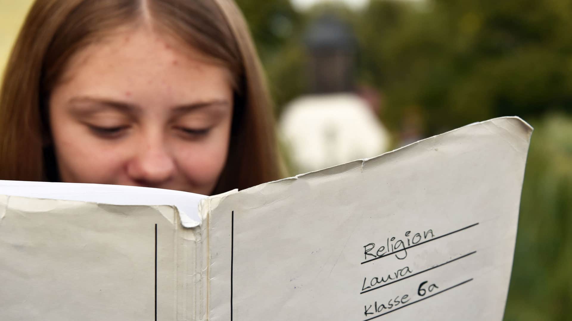 Verschiedene Wissenschaftler haben gemahnt, gerade jetzt in der Krise die Bedeutung des Religionsunterrichts nicht zu unterschätzen