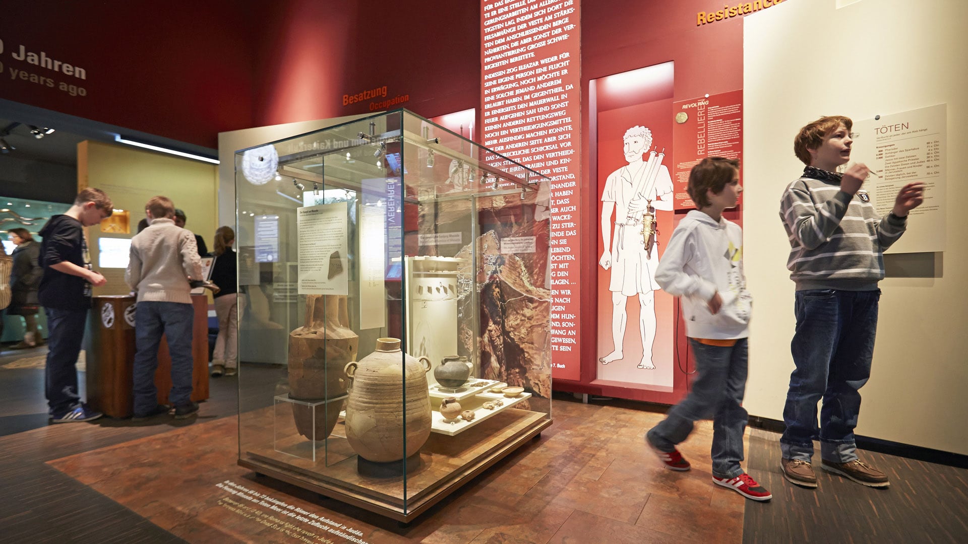 Bis zu 20.000 junge Menschen besuchen nach Angaben des Museums jedes Jahr das Bibelhaus Erlebnis Museum in Frankfurt am Main