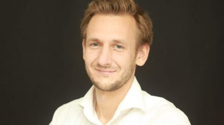 Benjamin Piel, 36, hat als Journalist bereits mehrere Preise erhalten, unter anderem den Theodor-Wolff-Preis (2014), dessen Jury er mittlerweile angehört. 2011 bekam er den Nachwuchsjournalistenpreis der Christlichen Medieninitiative pro. Seit Juni 2018 ist er Chefredakteur des Mindener Tageblatts.