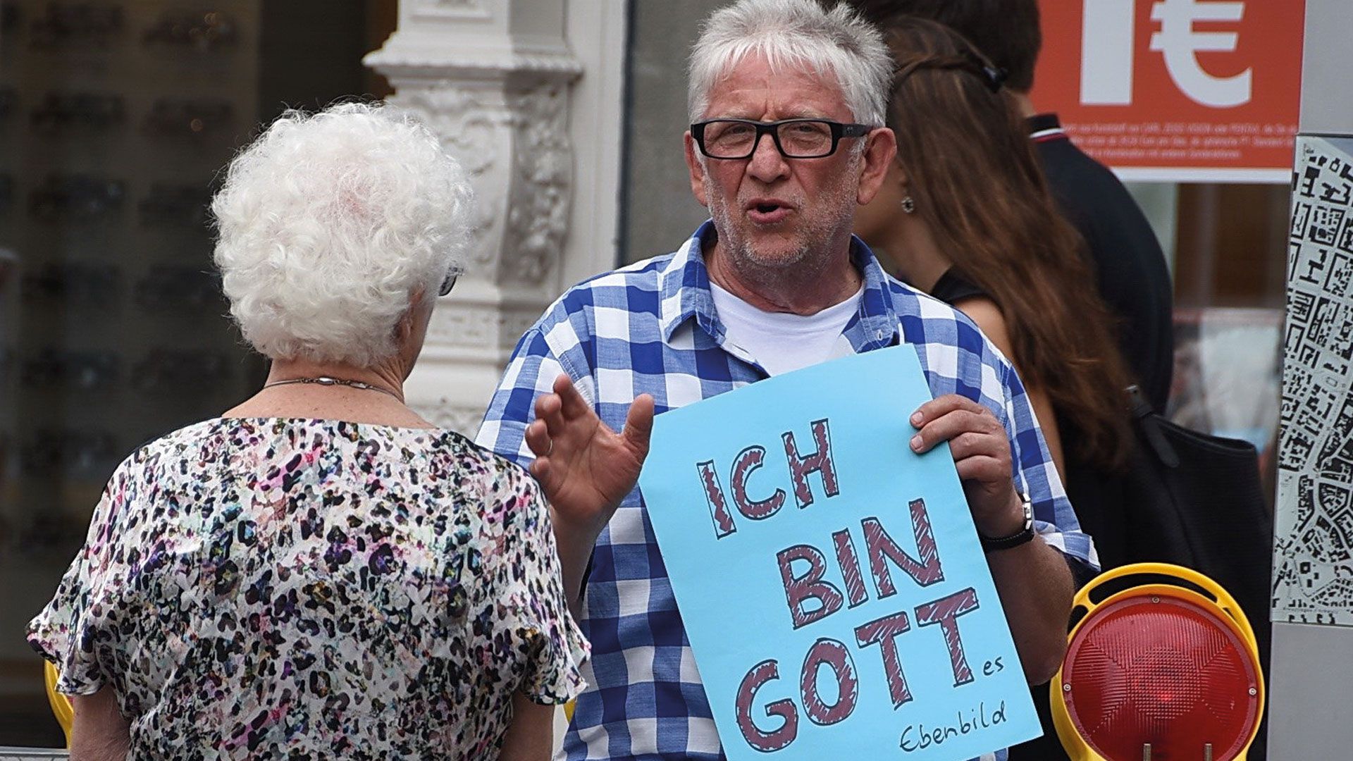 Arno Backhaus hat als Künstler und Missionar viele Facetten: am Freitag feiert er seinen 70. Geburtstag.