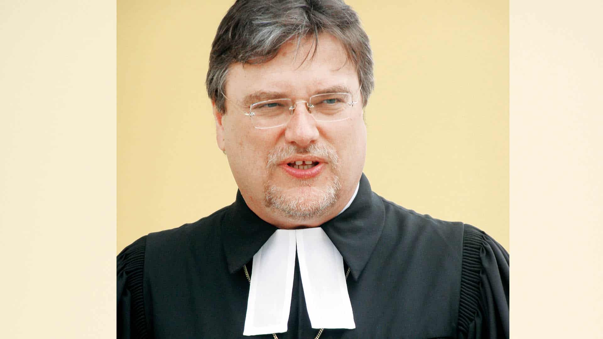 Der anhaltische Kirchenpräsident Joachim Liebig hat den Streit um die Erhöhung der Rundfunkgebühren in Sachsen-Anhalt deutlich kritisiert.