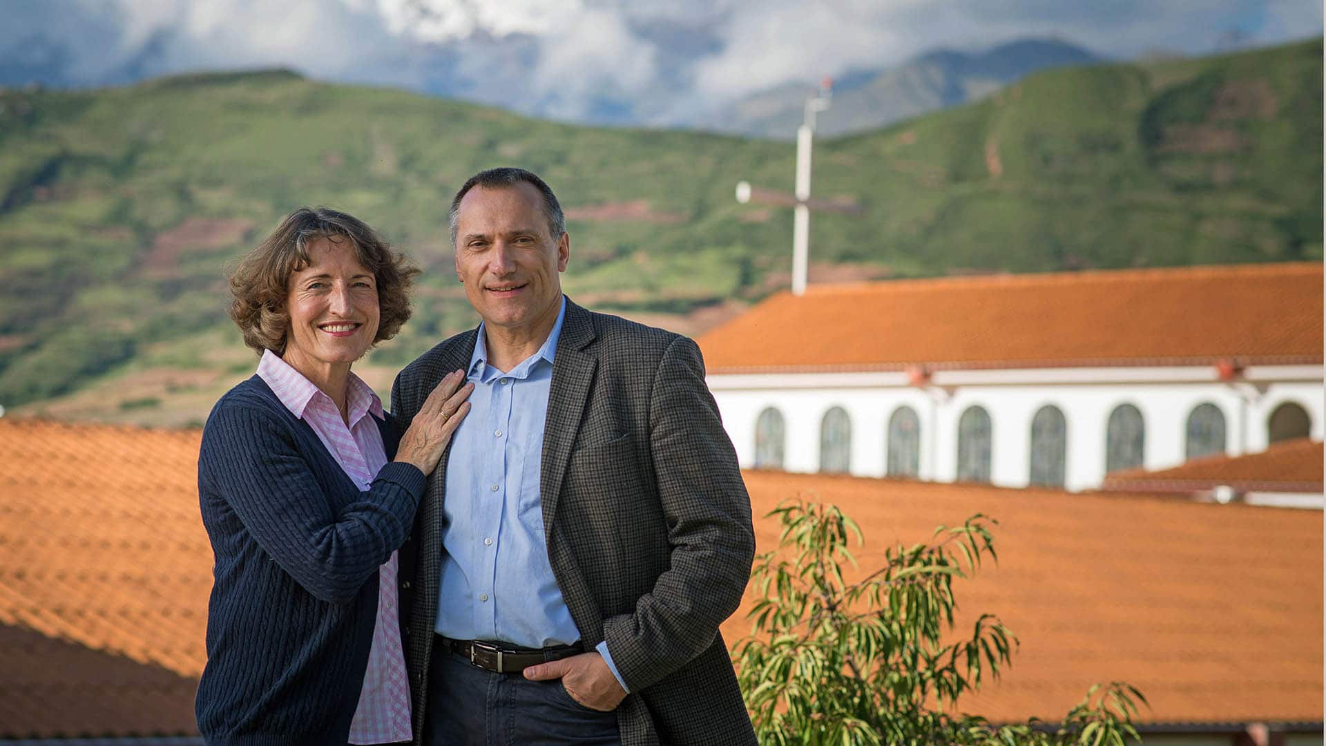 Das gläubige deutsche Ehepaar Klaus und Martina John rief das Anden-Hospital „Diospi Suyana“ ins Leben. Arte drehte eine Dokumentation über das Werk.