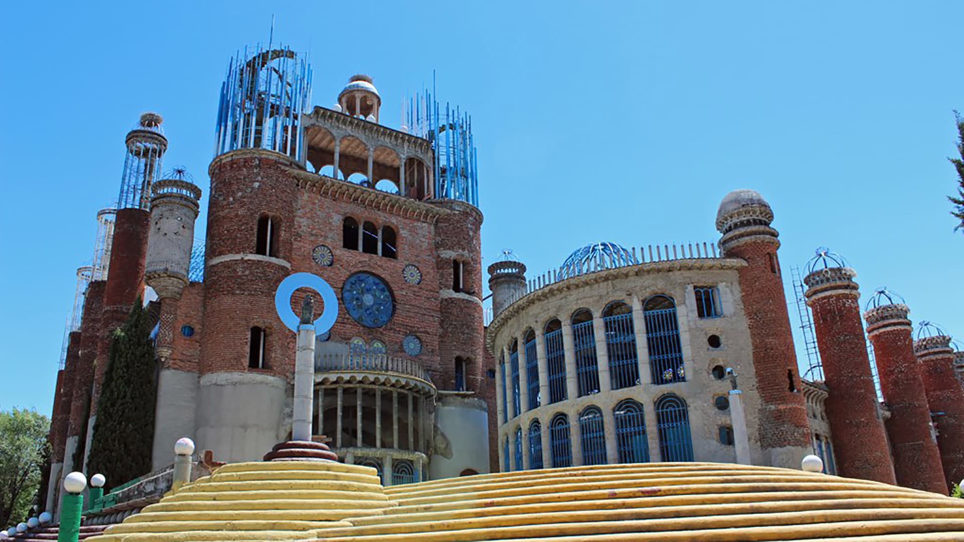 Alles mit den eigenen Händen erbaut: Die Kathedrale von Mejorada del Campo östlich von Madrid wurde von einem Mann in 60 Jahren errichtet