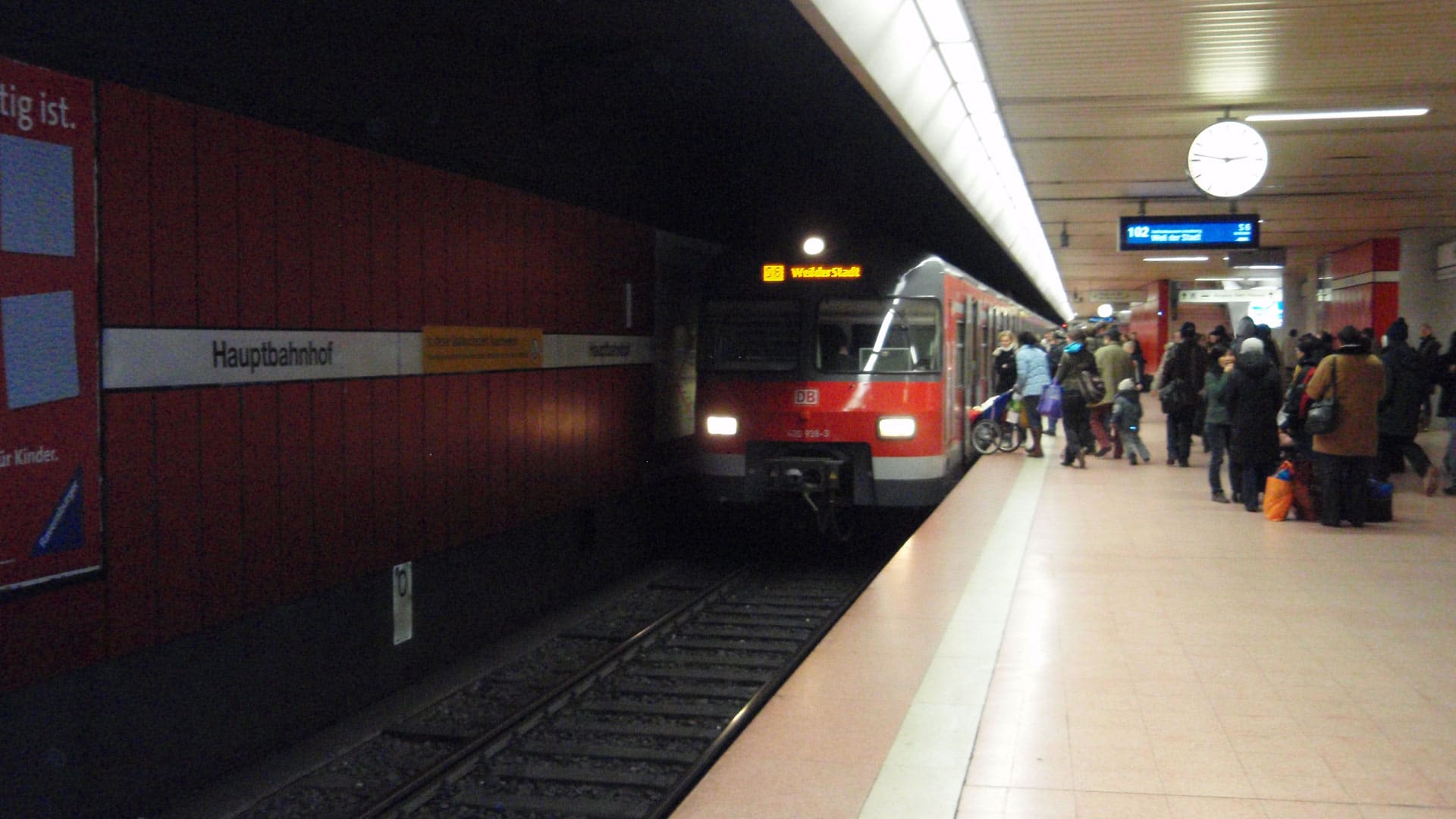 In den S-Bahnen des Stuttgarter Nahverkehrs sorgen Bibelsprüche für eine politische Auseinandersetzung