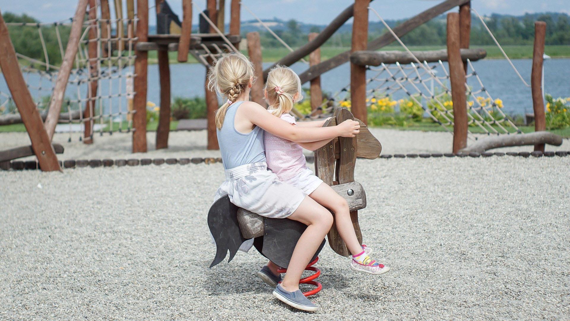 Spielplatz oder Parkplatz? Kinderrechte im Grundgesetz würden dafür sorgen, dass Belange von Kindern besser berücksichtigt werden, argumentieren Unterstützer des Vorhabens