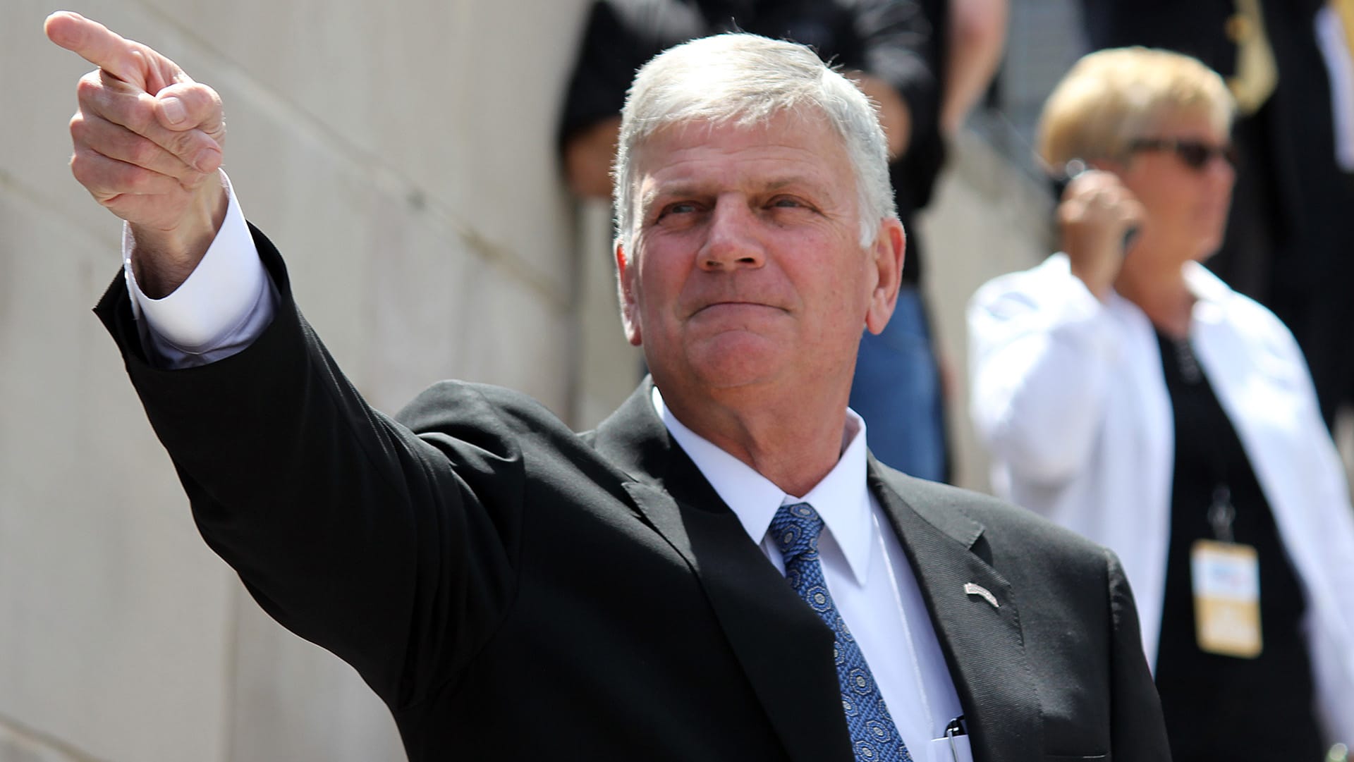 Franklin Graham, Jahrgang 1952, leitet die Billy Graham Evangelistic Association. Eigentlich hätte er im vergangenen Jahr in Köln auf einer Großevangelisation predigen sollen. Corona machte einen Strich durch die Rechnung - und es gab lautstarke Proteste gegen ihn wegen umstrittener Äußerungen über Homosexualität